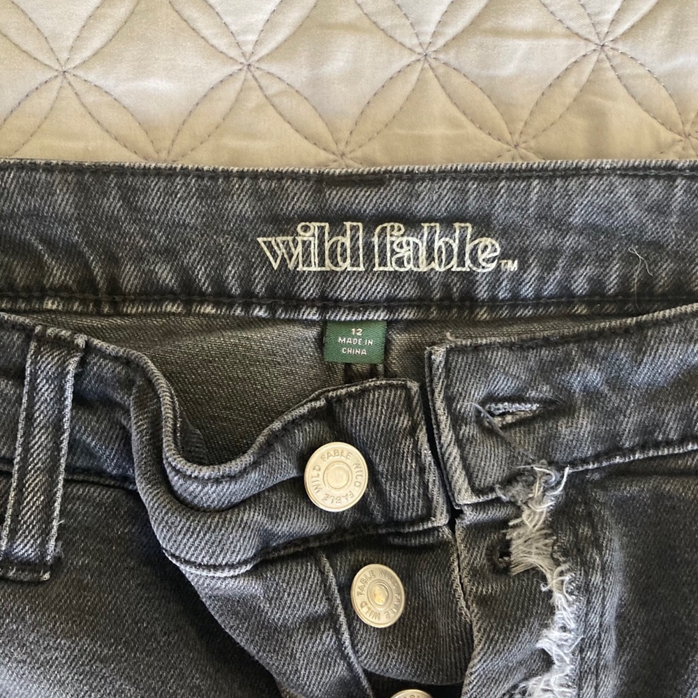 Woman’s shorts - Picture 2 of 2
